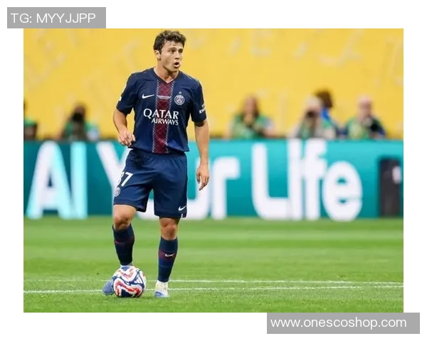 若昂内维斯的足球之路从青涩少年到闪耀赛场的传奇旅程